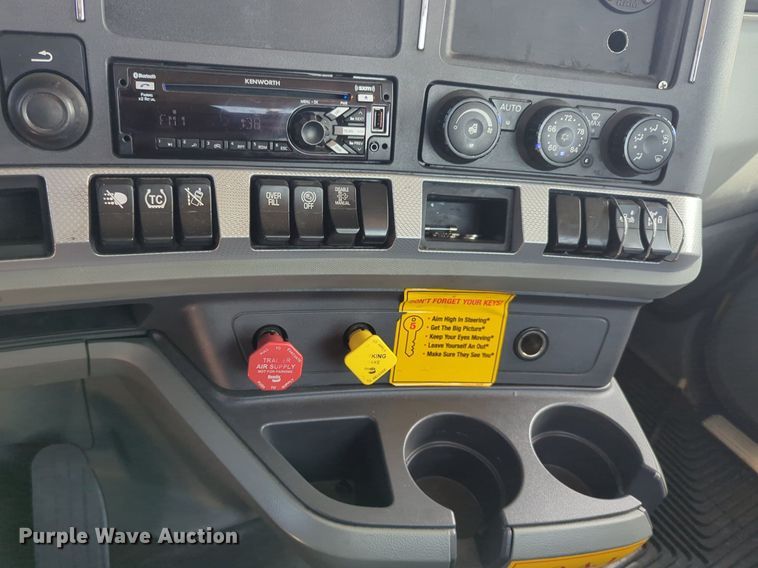 image for item NG9811 2020 Kenworth  T680 semi truck