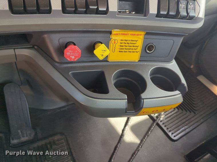 image for item NG9811 2020 Kenworth  T680 semi truck