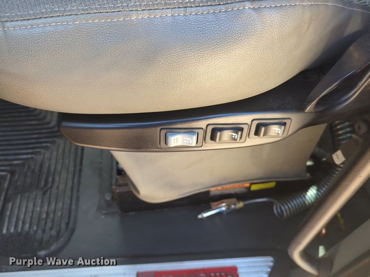 image for item NG9811 2020 Kenworth  T680 semi truck