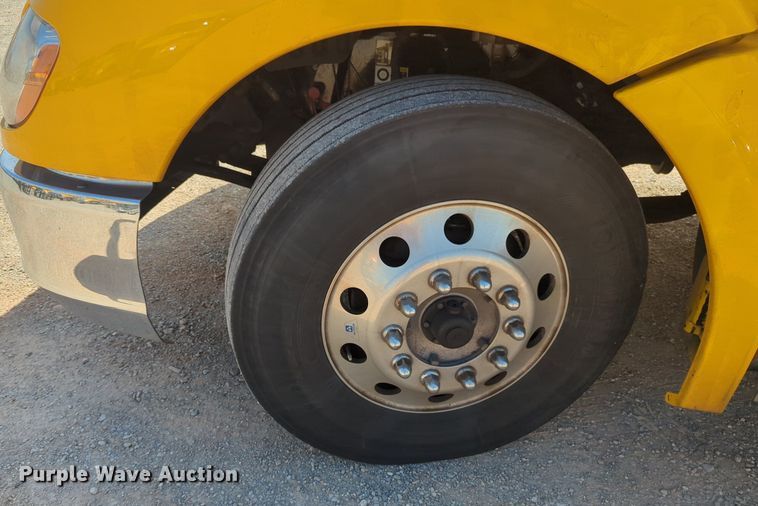 image for item NG9811 2020 Kenworth  T680 semi truck