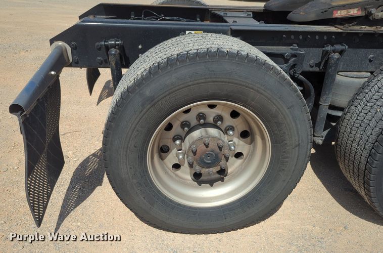 image for item NG9811 2020 Kenworth  T680 semi truck