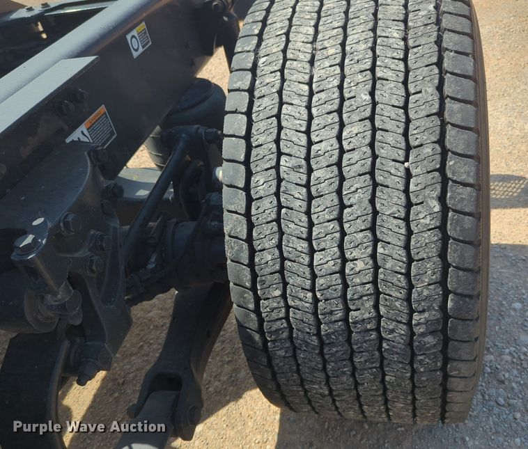 image for item NG9811 2020 Kenworth  T680 semi truck