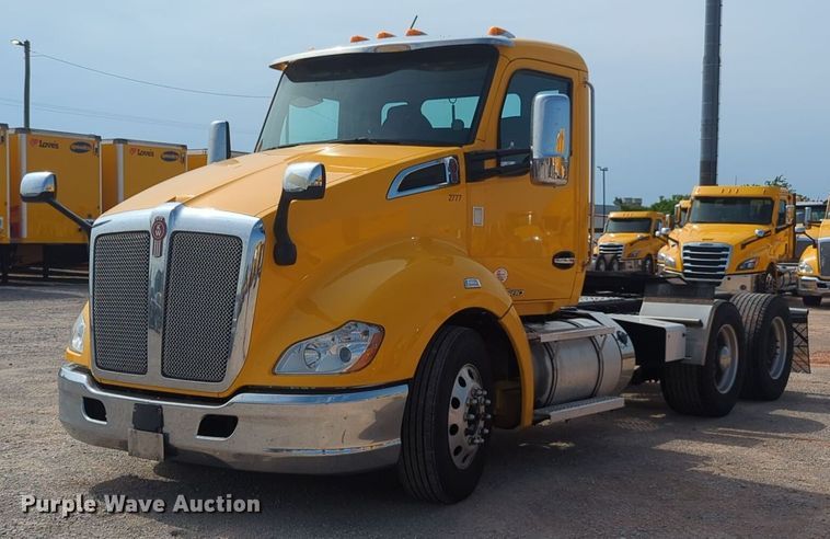 image for item NG9812 2020 Kenworth T680 semi truck