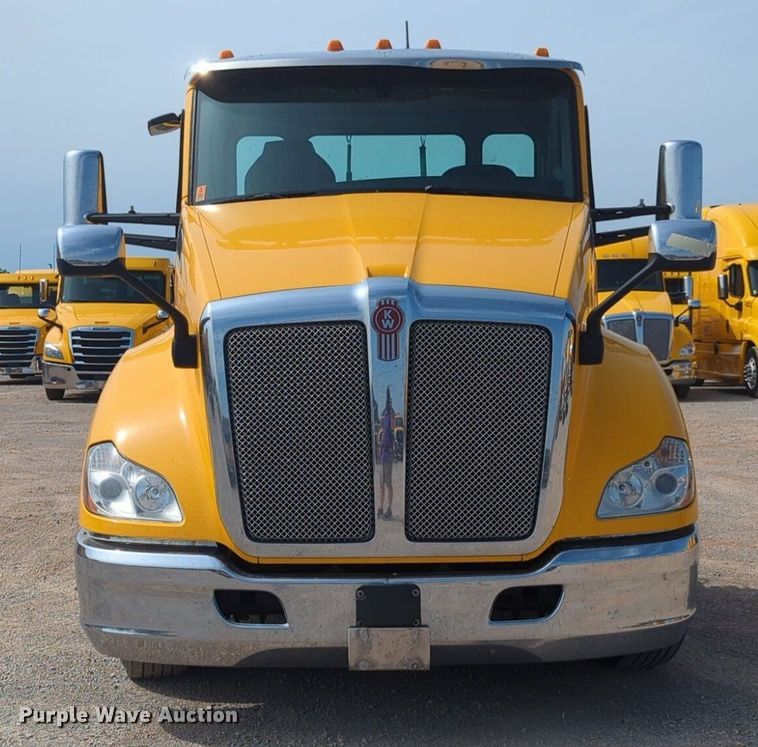 image for item NG9812 2020 Kenworth T680 semi truck