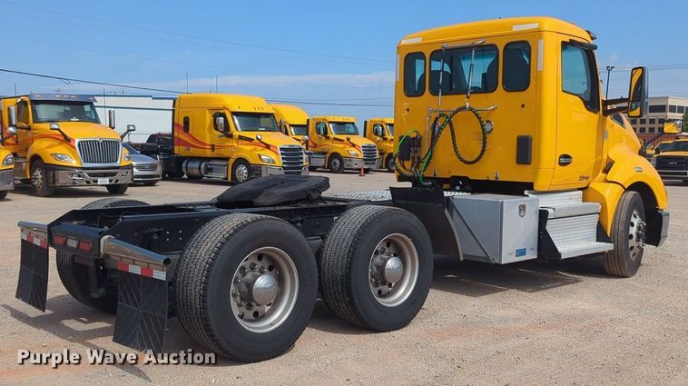 image for item NG9812 2020 Kenworth T680 semi truck