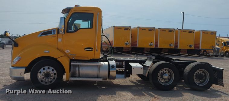 image for item NG9812 2020 Kenworth T680 semi truck