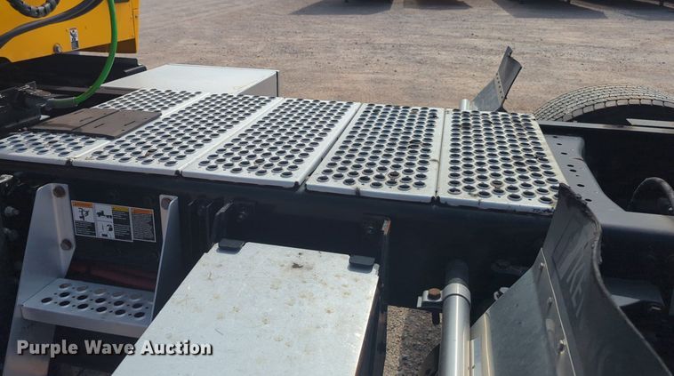 image for item NG9812 2020 Kenworth T680 semi truck