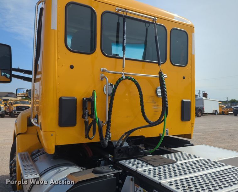 image for item NG9812 2020 Kenworth T680 semi truck