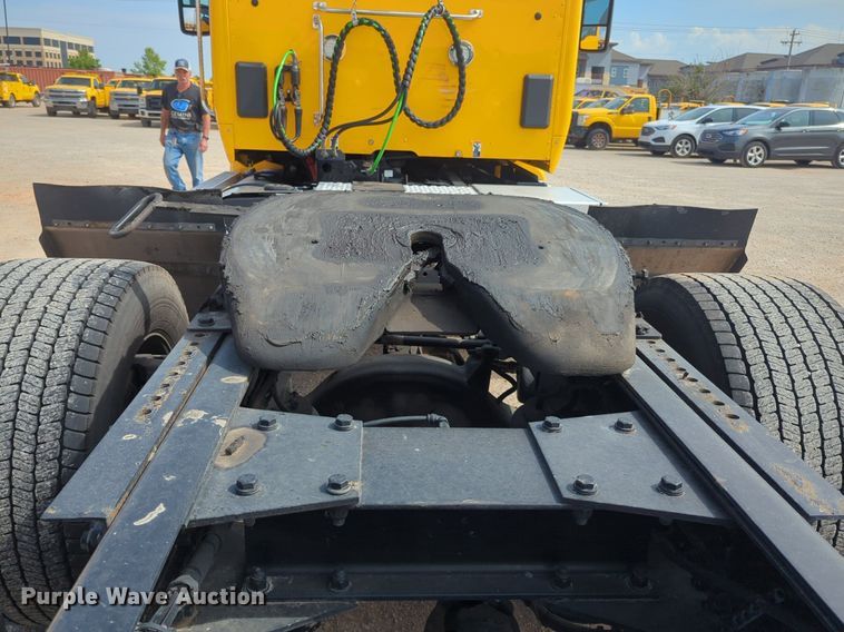 image for item NG9812 2020 Kenworth T680 semi truck