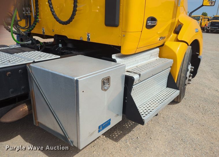 image for item NG9812 2020 Kenworth T680 semi truck