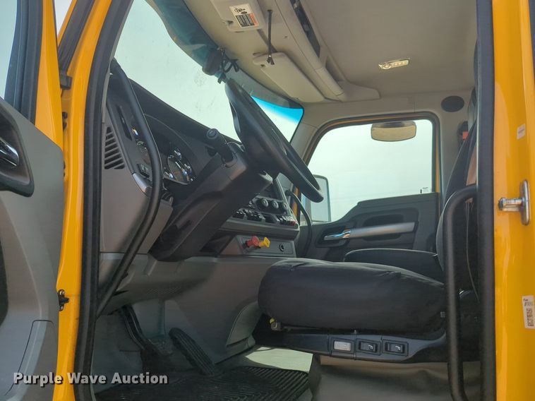 image for item NG9812 2020 Kenworth T680 semi truck