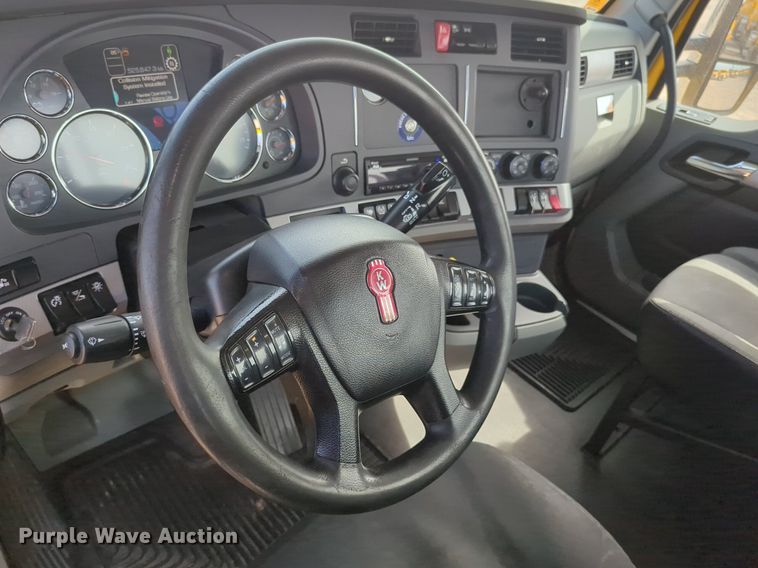 image for item NG9812 2020 Kenworth T680 semi truck