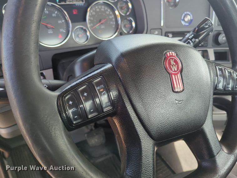 image for item NG9812 2020 Kenworth T680 semi truck