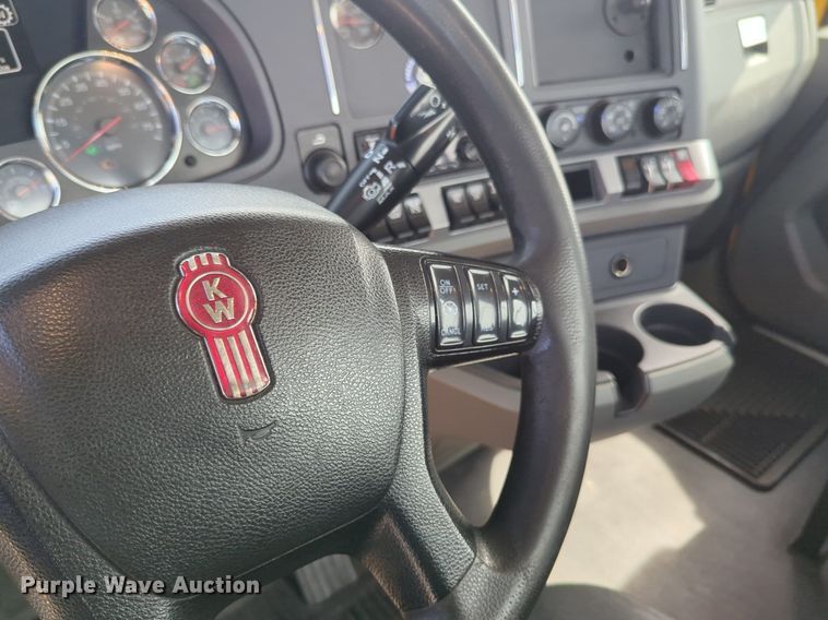 image for item NG9812 2020 Kenworth T680 semi truck