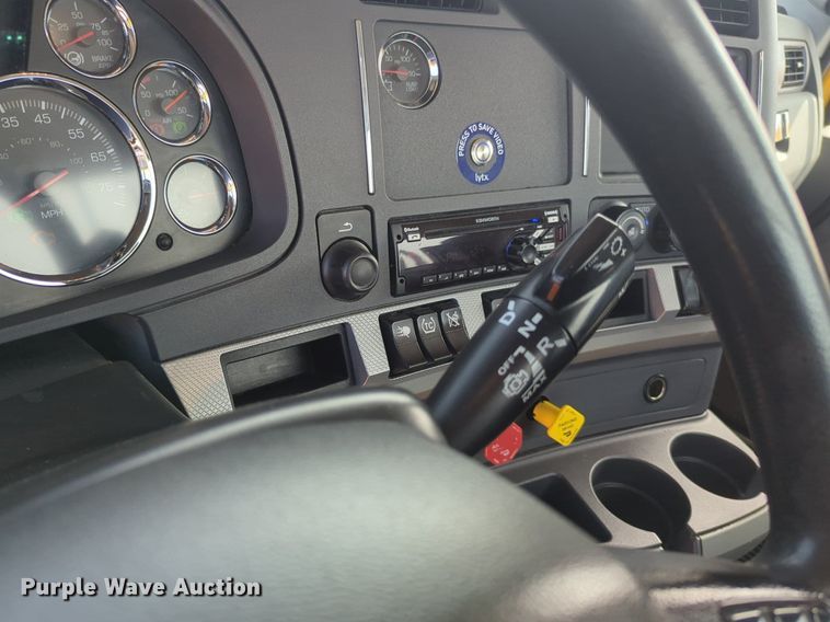 image for item NG9812 2020 Kenworth T680 semi truck