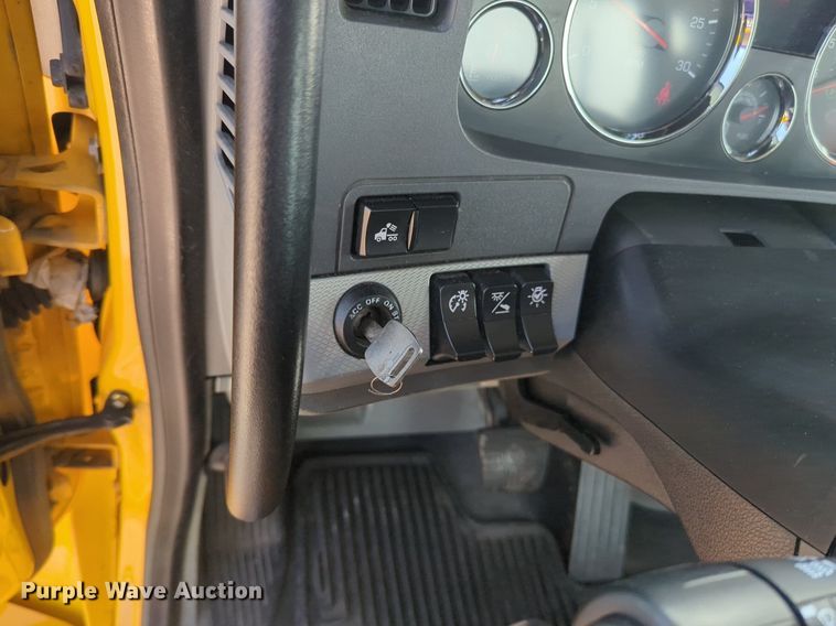 image for item NG9812 2020 Kenworth T680 semi truck