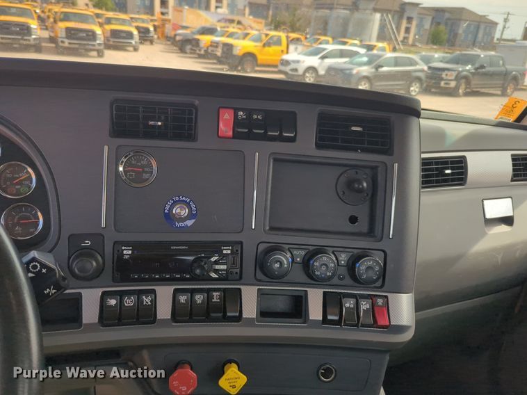 image for item NG9812 2020 Kenworth T680 semi truck