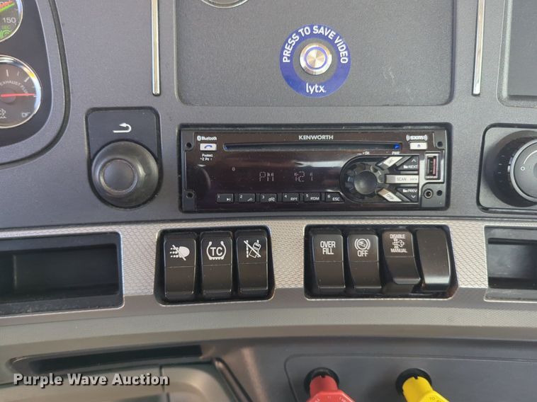 image for item NG9812 2020 Kenworth T680 semi truck