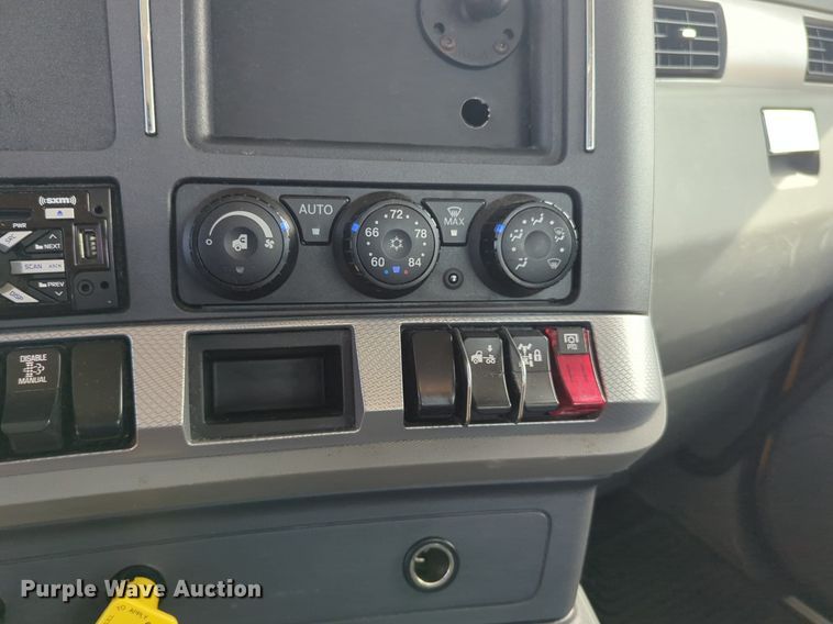 image for item NG9812 2020 Kenworth T680 semi truck