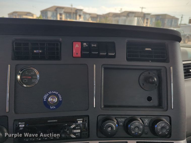 image for item NG9812 2020 Kenworth T680 semi truck