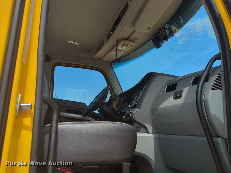 image for item NG9812 2020 Kenworth T680 semi truck