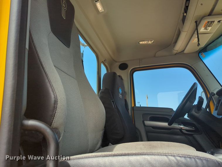 image for item NG9812 2020 Kenworth T680 semi truck