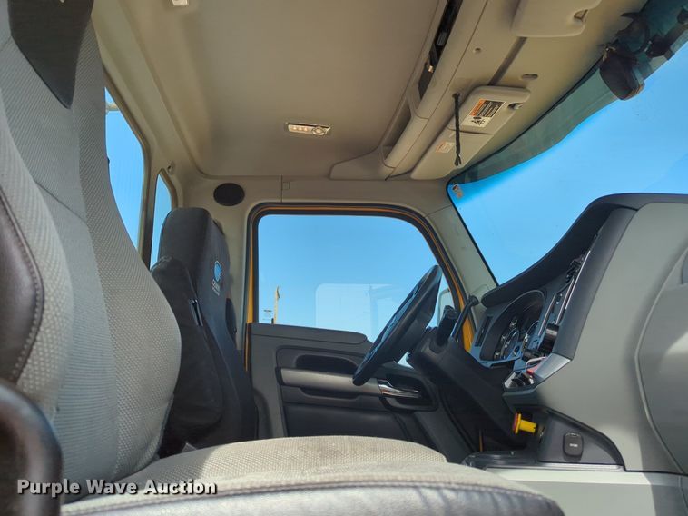 image for item NG9812 2020 Kenworth T680 semi truck