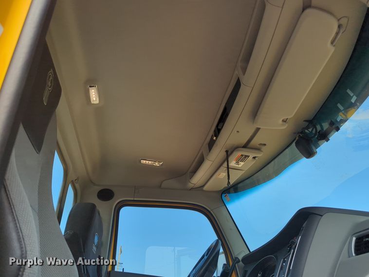 image for item NG9812 2020 Kenworth T680 semi truck