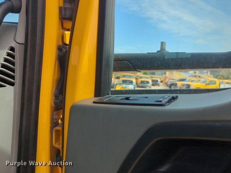 image for item NG9812 2020 Kenworth T680 semi truck