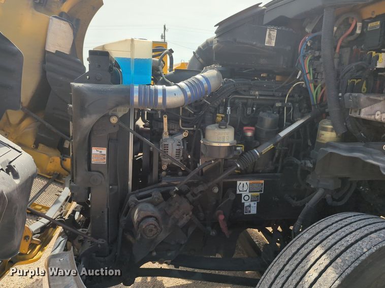 image for item NG9812 2020 Kenworth T680 semi truck