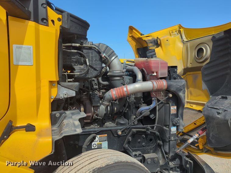 image for item NG9812 2020 Kenworth T680 semi truck