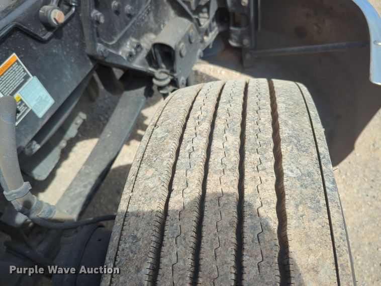 image for item NG9812 2020 Kenworth T680 semi truck