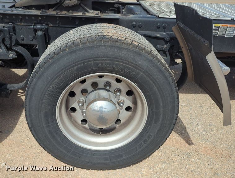 image for item NG9812 2020 Kenworth T680 semi truck