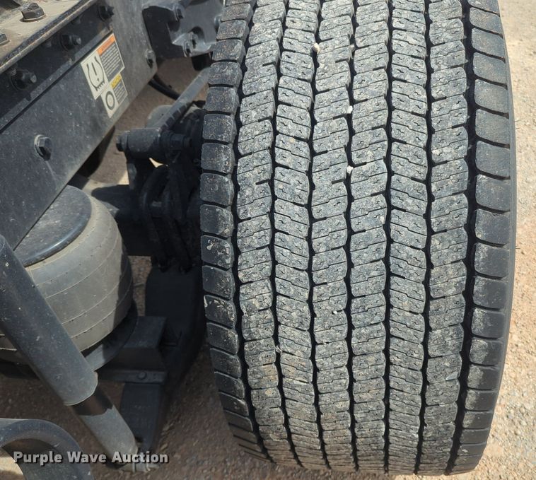 image for item NG9812 2020 Kenworth T680 semi truck