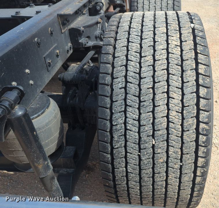 image for item NG9812 2020 Kenworth T680 semi truck