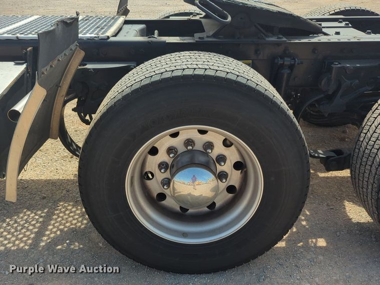 image for item NG9812 2020 Kenworth T680 semi truck