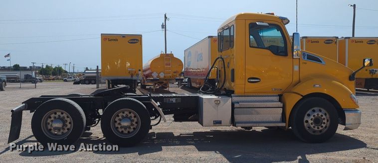 image for item NG9813 2020 Kenworth  T680 semi truck