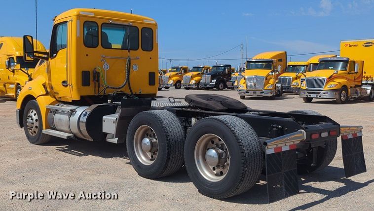 image for item NG9813 2020 Kenworth  T680 semi truck