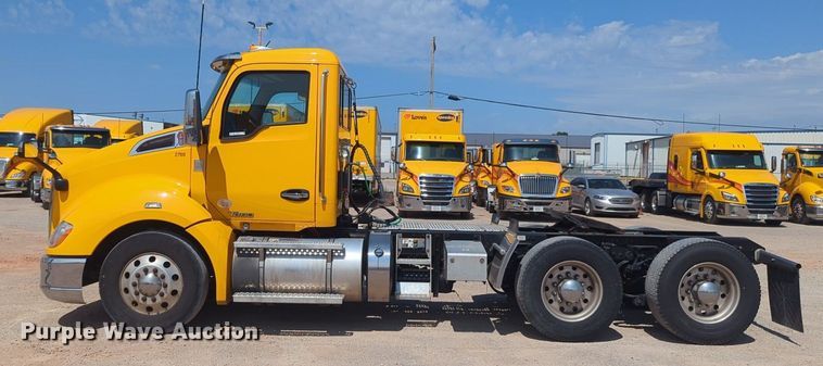 image for item NG9813 2020 Kenworth  T680 semi truck