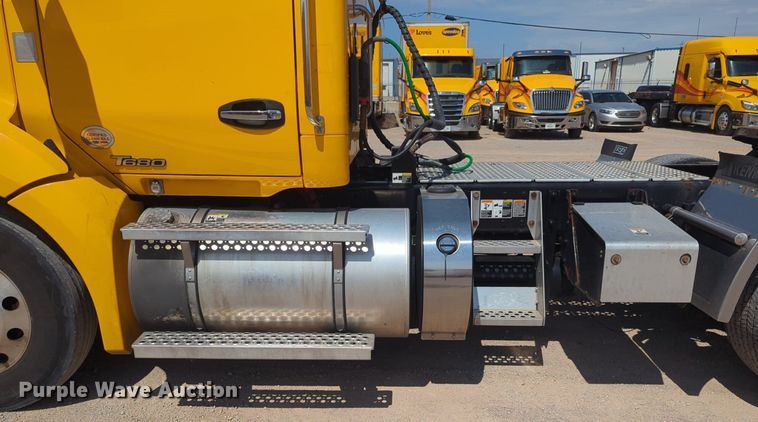 image for item NG9813 2020 Kenworth  T680 semi truck