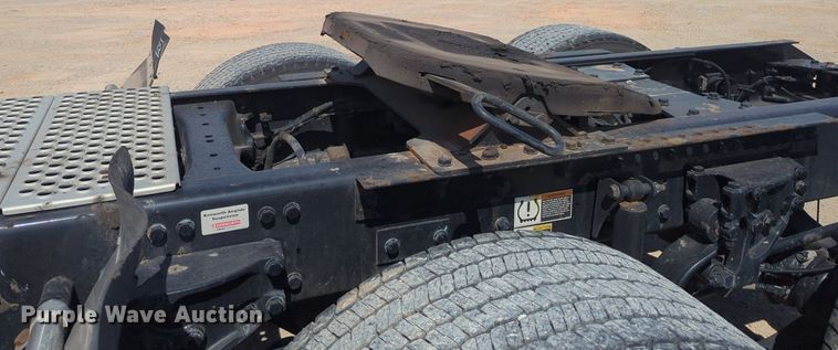 image for item NG9813 2020 Kenworth  T680 semi truck