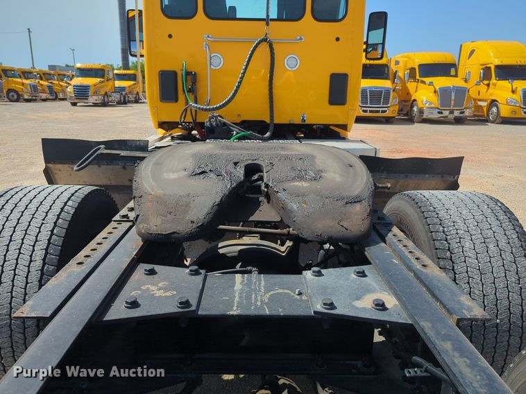 image for item NG9813 2020 Kenworth  T680 semi truck