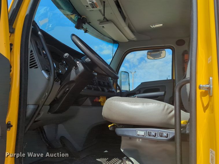 image for item NG9813 2020 Kenworth  T680 semi truck