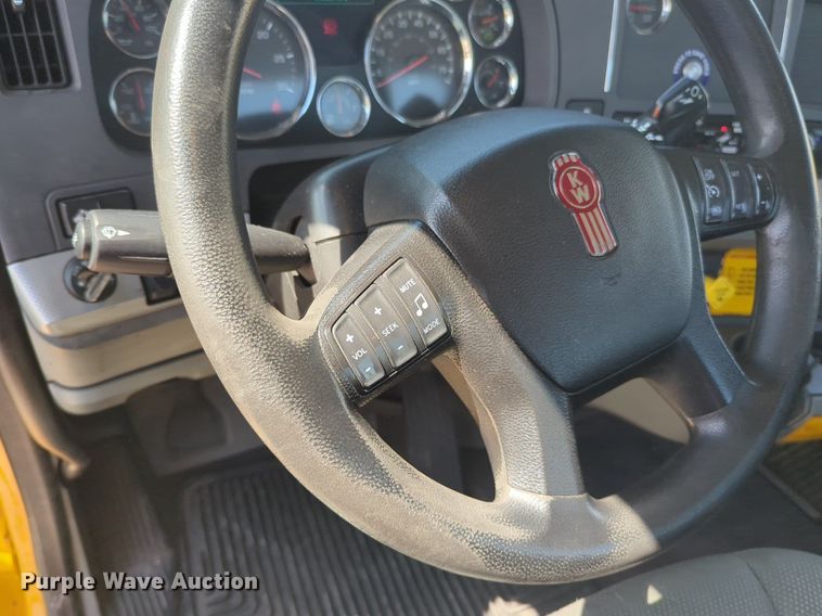 image for item NG9813 2020 Kenworth  T680 semi truck