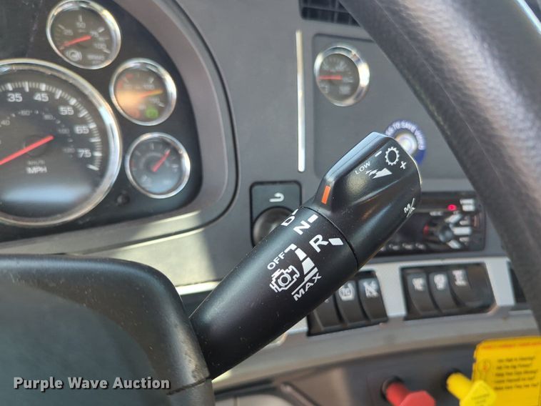 image for item NG9813 2020 Kenworth  T680 semi truck