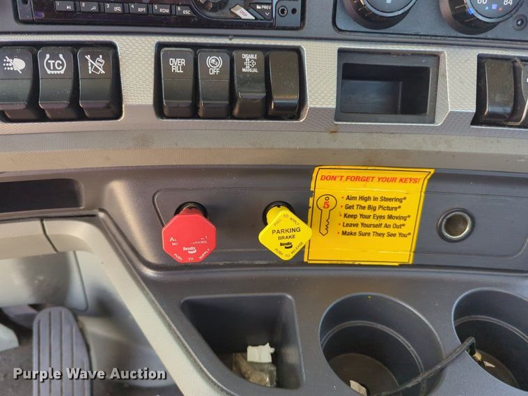 image for item NG9813 2020 Kenworth  T680 semi truck