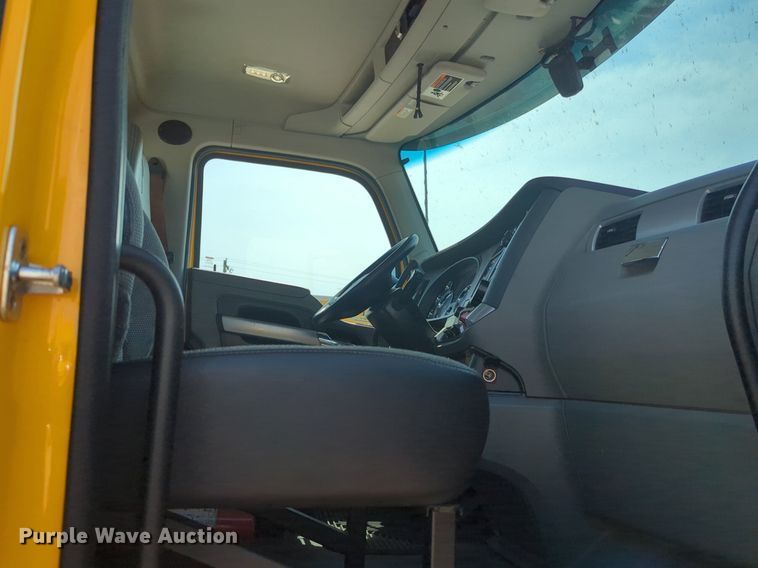 image for item NG9813 2020 Kenworth  T680 semi truck