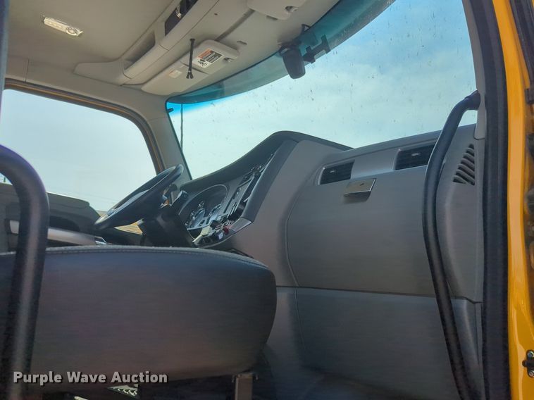 image for item NG9813 2020 Kenworth  T680 semi truck