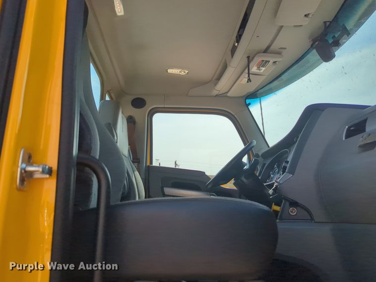 image for item NG9813 2020 Kenworth  T680 semi truck