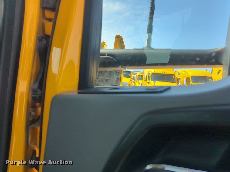 image for item NG9813 2020 Kenworth  T680 semi truck